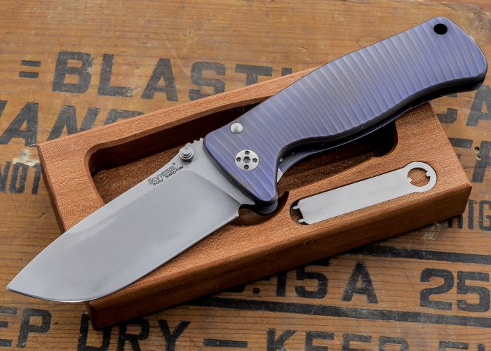 Нож складной LionSteel SR2 V (VIOLET) Mini, сталь Uddeholm Sleipner® Satin Finish, рукоять титан по технологии Solid®, фиолетовый