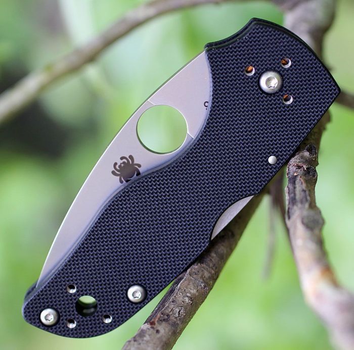 Нож складной Lil' Native MID - Spyderco 230MBGS, сталь Crucible CPM® S30V™ Satin Serrated, рукоять стеклотекстолит G10, чёрный